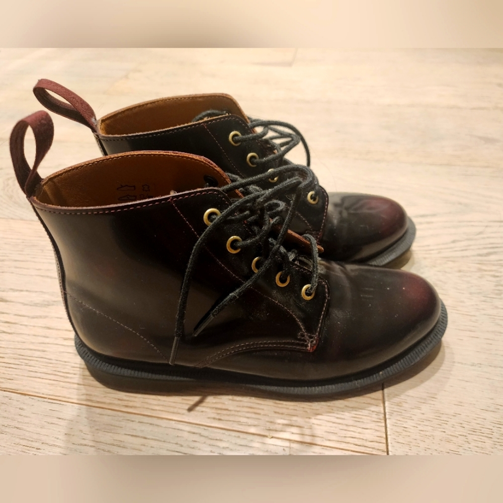 Dr. Martens Emmaline boots (size 8)
